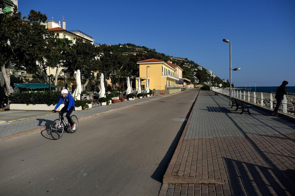 Hotel Petit Royal Ospedaletti Dış mekan fotoğraf