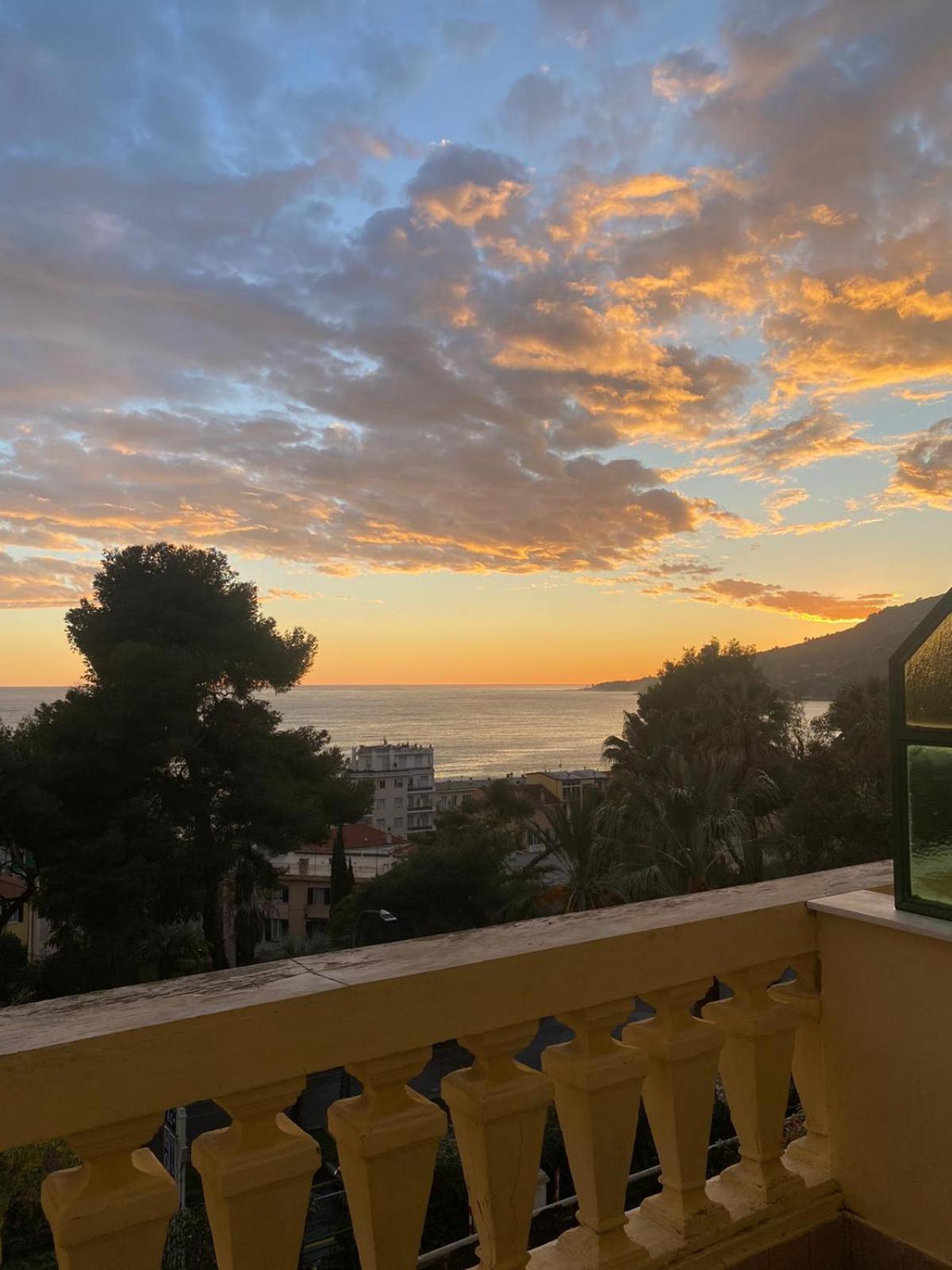 Hotel Petit Royal Ospedaletti Dış mekan fotoğraf