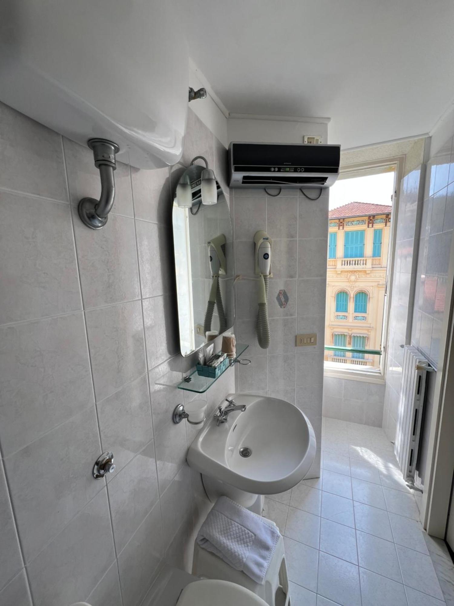 Hotel Petit Royal Ospedaletti Dış mekan fotoğraf